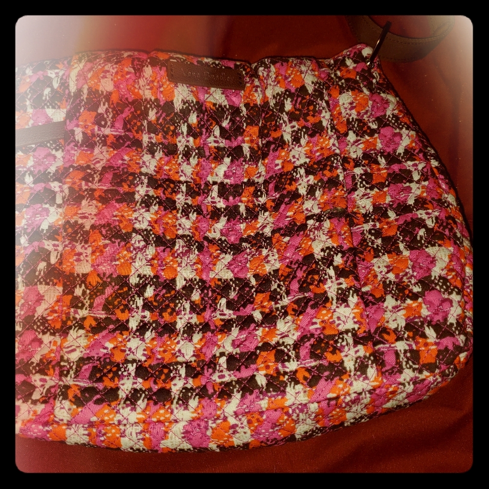 Stunning houndstooth Vera Bradly bag. Like new.